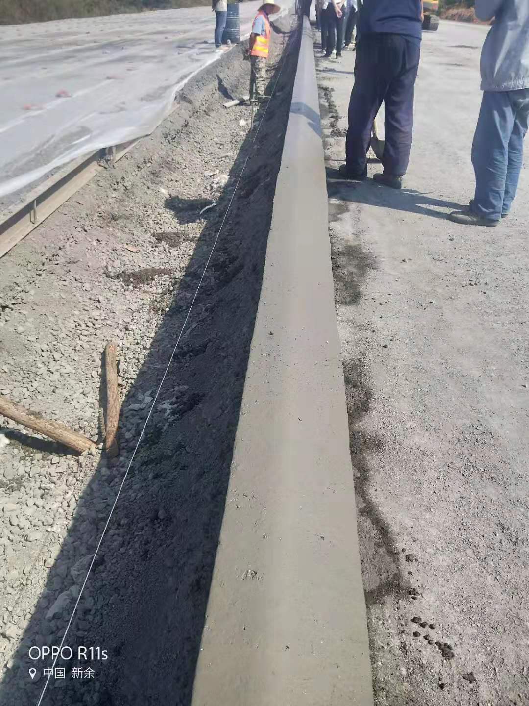 水泥混凝土路緣石滑模機(jī)實(shí)用嗎？